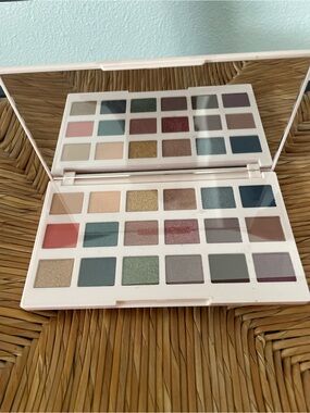 NIB Ciate London Editor Eyeshadow Palette